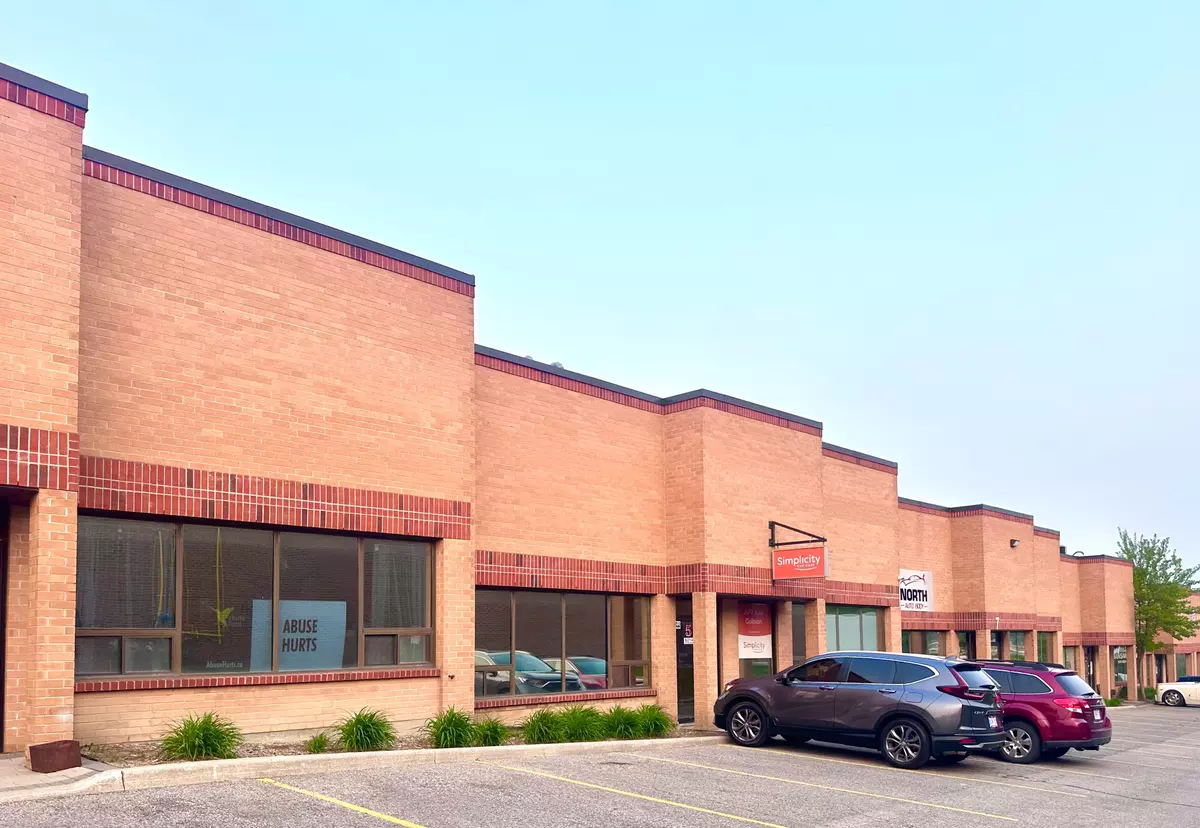 Newmarket, ON L3Y 8Y9,1208 Gorham ST #5&6
