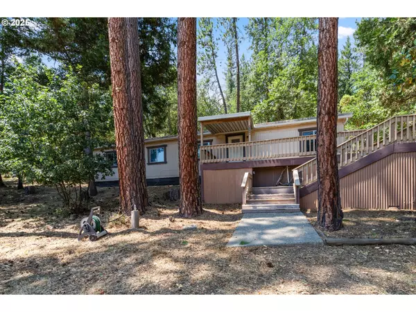 8359 E EVANS CREEK RD, Rogue River, OR 97537