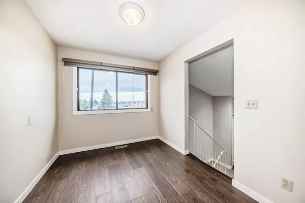 Calgary, AB T2W 3H2,3102 109 AVE Southwest