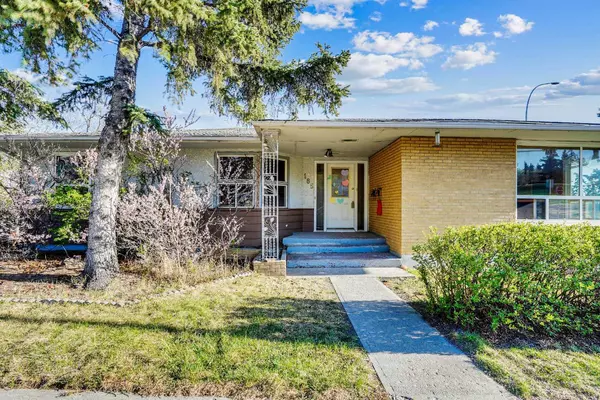 Calgary, AB T2K 1V4,185 Cornwallis DR NW
