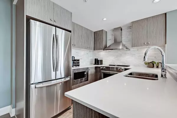 Calgary, AB T2P 1J3,930 6 AVE SW #2406