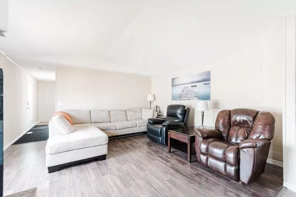 Fort Mcmurray, AB T9K 2K8,221 Harpe WAY
