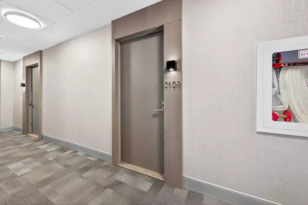 Toronto C02, ON M5P 0A2,501 St Clair AVE W #2109