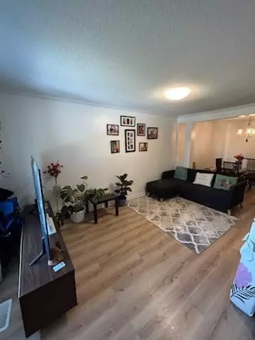 Oshawa, ON L1J 6Z4,832 Monaghan AVE S #1