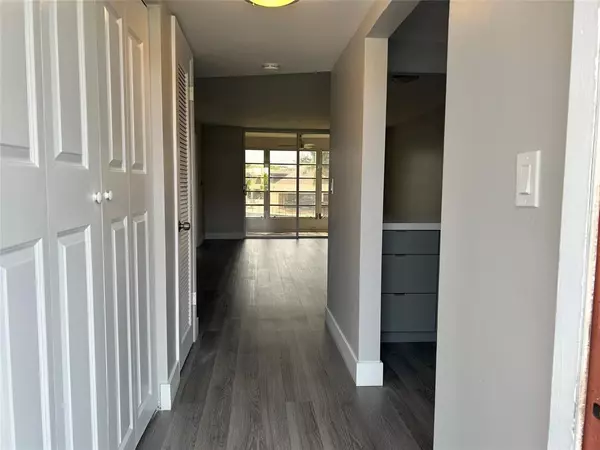 8080 N Sunrise Lakes Dr #209, Fort Lauderdale, FL 33322