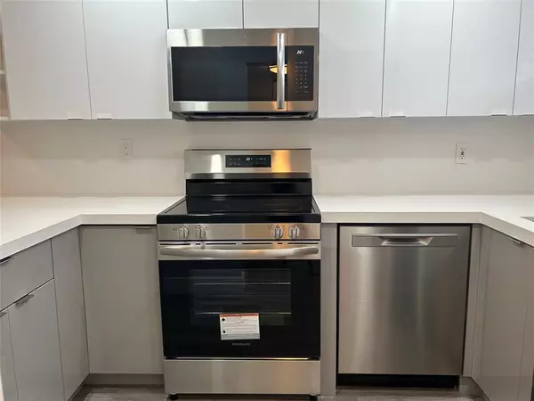 Fort Lauderdale, FL 33322,8080 N Sunrise Lakes Dr #209