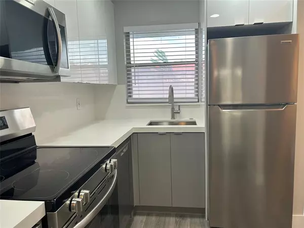 Fort Lauderdale, FL 33322,8080 N Sunrise Lakes Dr #209