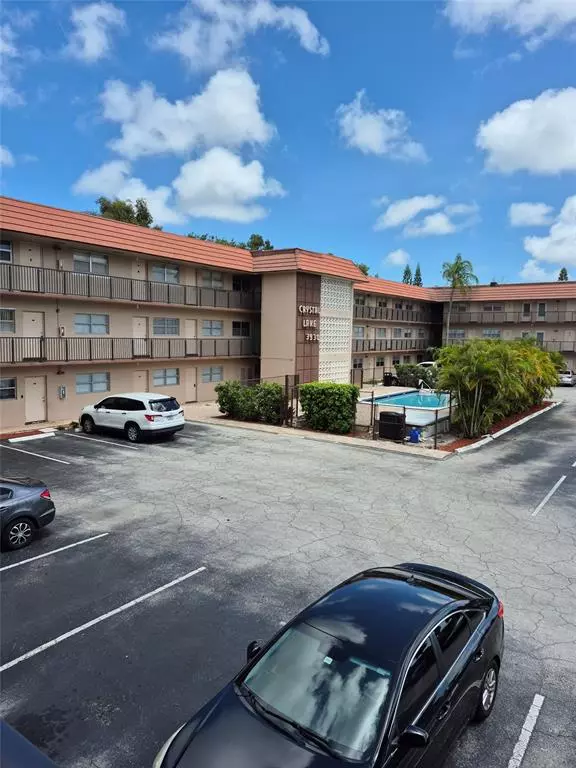 3930 Crystal Lake Dr #215, Deerfield Beach, FL 33064