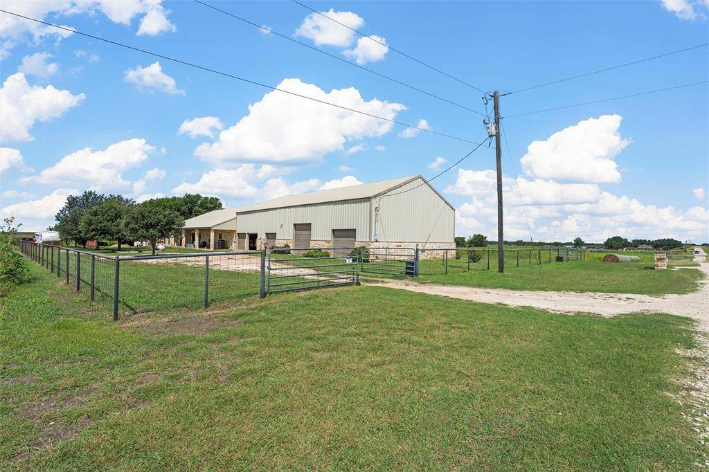 Lott, TX 76656,139 County Road 376