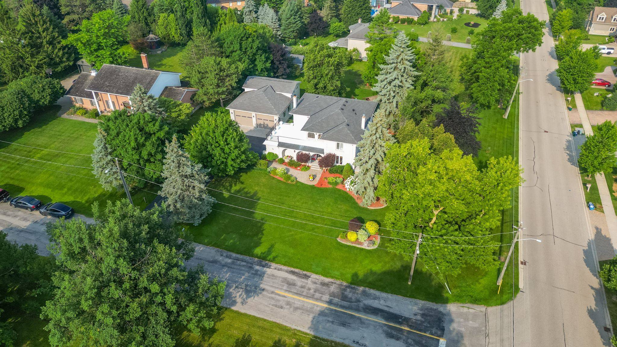 Kitchener, ON N2P 2H2,15 MARQUETTE DR