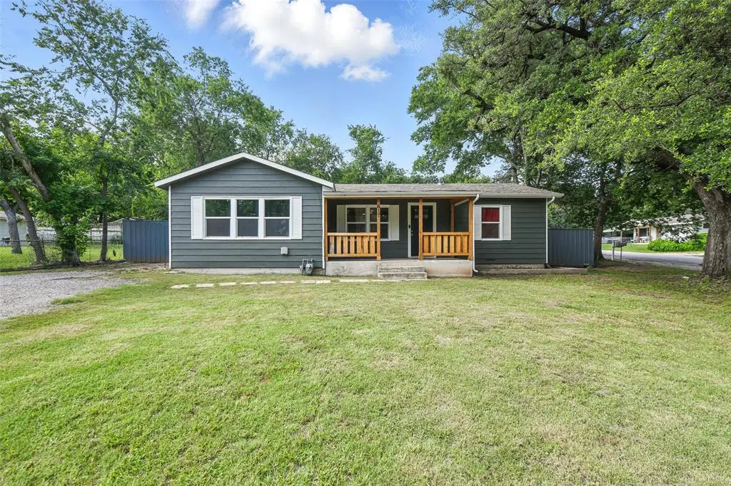 617 Alfred Drive, Azle, TX 76020