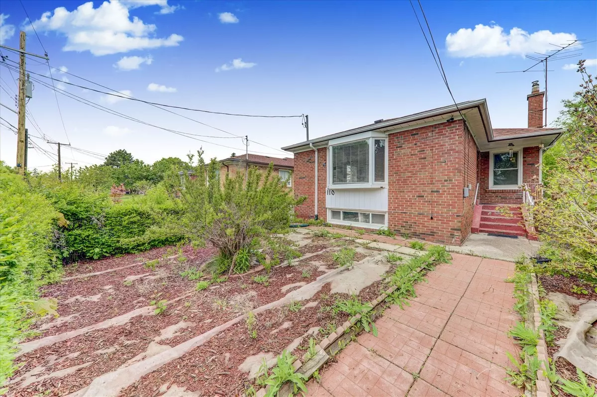 Toronto E04, ON M1P 1P1,110 Ellendale DR #Main