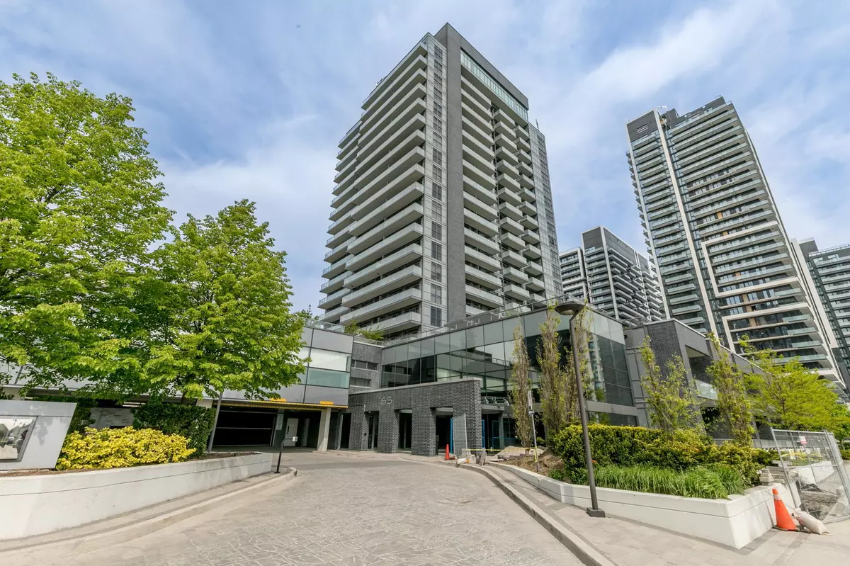 Richmond Hill, ON L4B 0B1,65 Oneida CRES #603