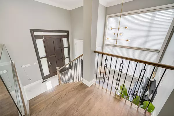 Toronto C06, ON M3H 3Z1,158 Waterloo AVE