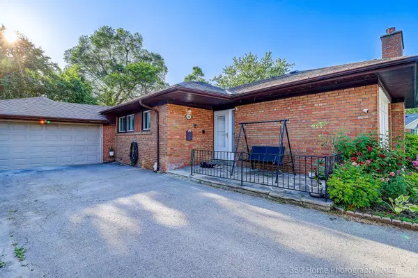 Toronto E04, ON M1K 3V1,38 Moorecroft CRES