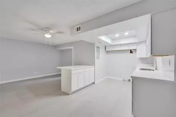Fort Lauderdale, FL 33324,9 Madrid Ln
