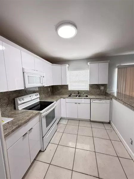5711 Blueberry Ct #130, Lauderhill, FL 33313