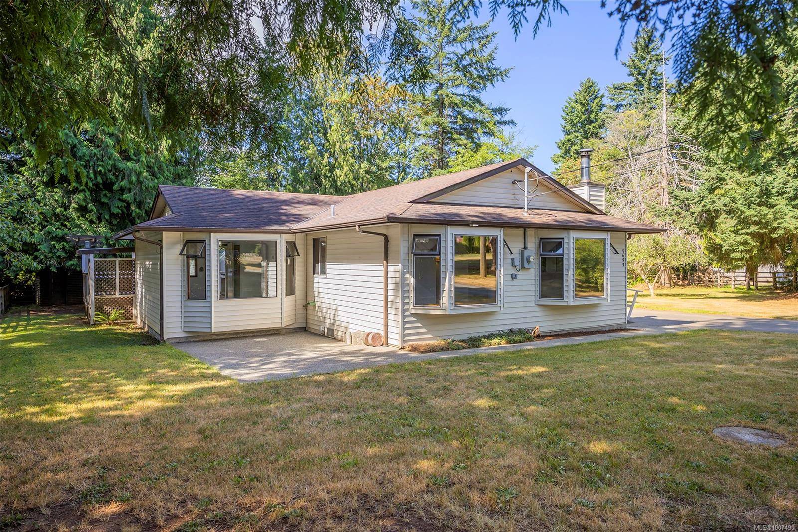 Nanaimo, BC V9T 2M8,5693 Amsterdam Cres