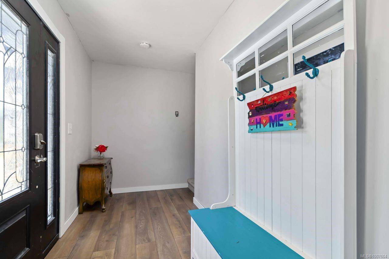 Saanich, BC V8Z 3C2,740 Mann Ave