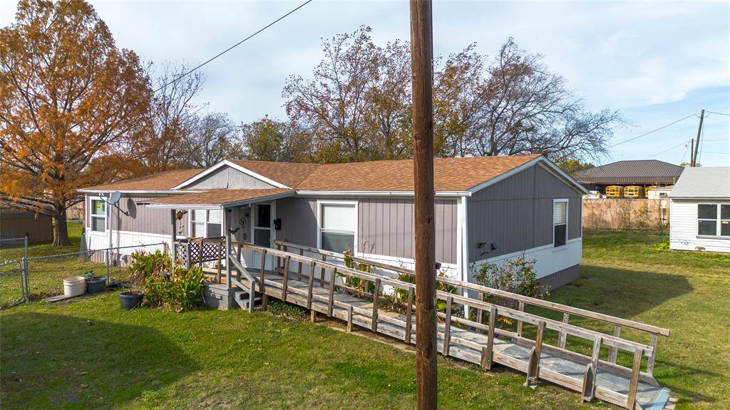 107 N College Street,  Itasca,  TX 76055