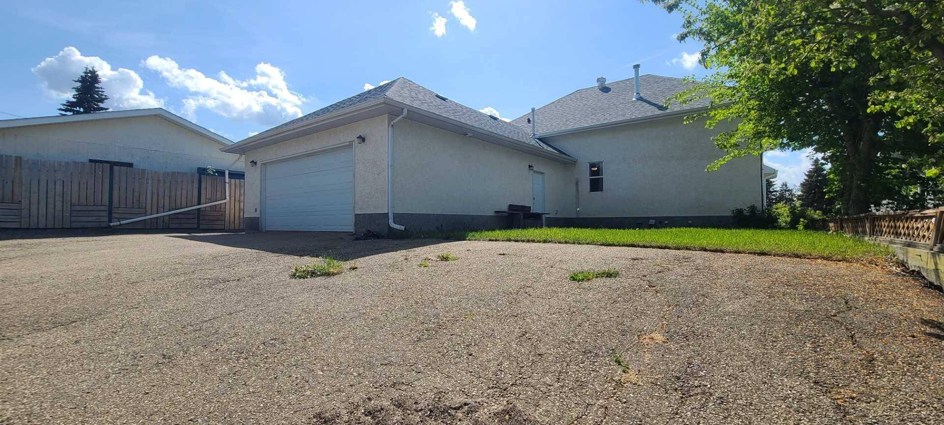 Ponoka, AB T4J 1B7,4013 45 street