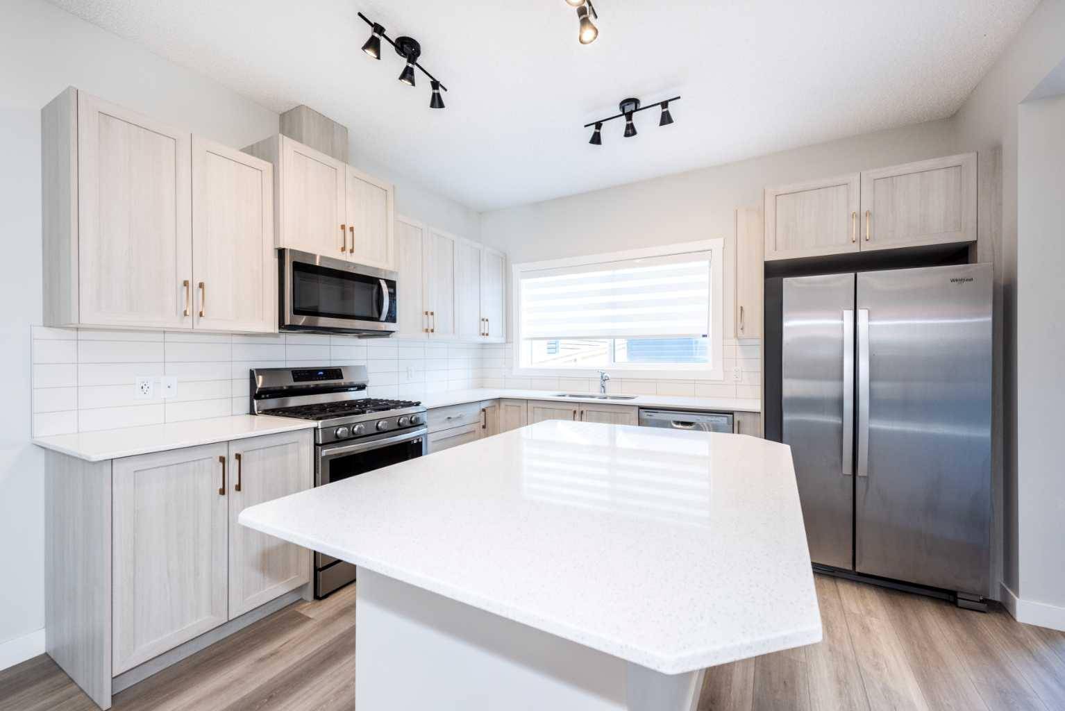 Calgary, AB T2X 5J4,568 Legacy CIR SE