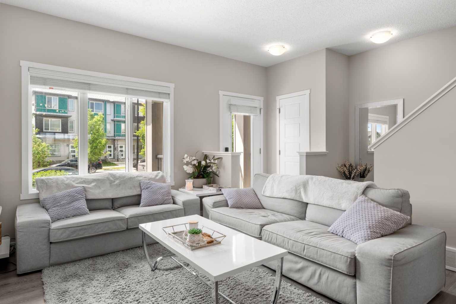 Calgary, AB t3p1h7,132 Lucas BLVD NW