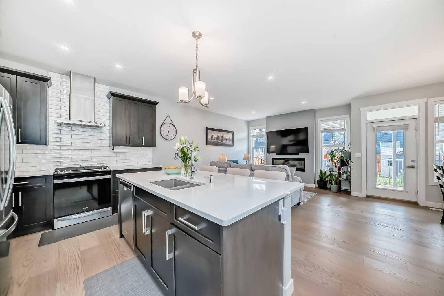Calgary, AB T2X 4N5,31 Belmont CRES Southwest