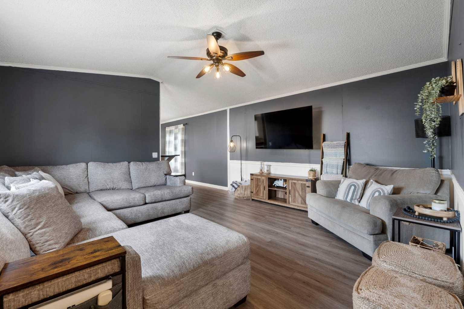 Whitecourt, AB T7S 1T7,3 Karlzen CT