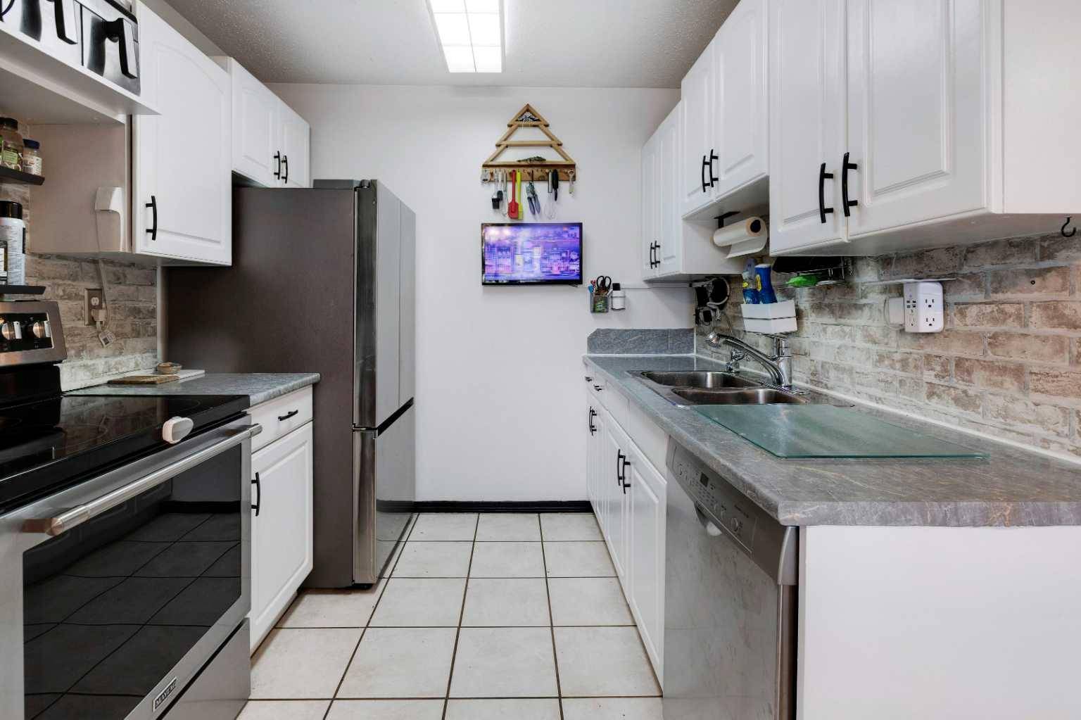 Calgary, AB T2A 5Z8,6100 4 AVE Northeast #25