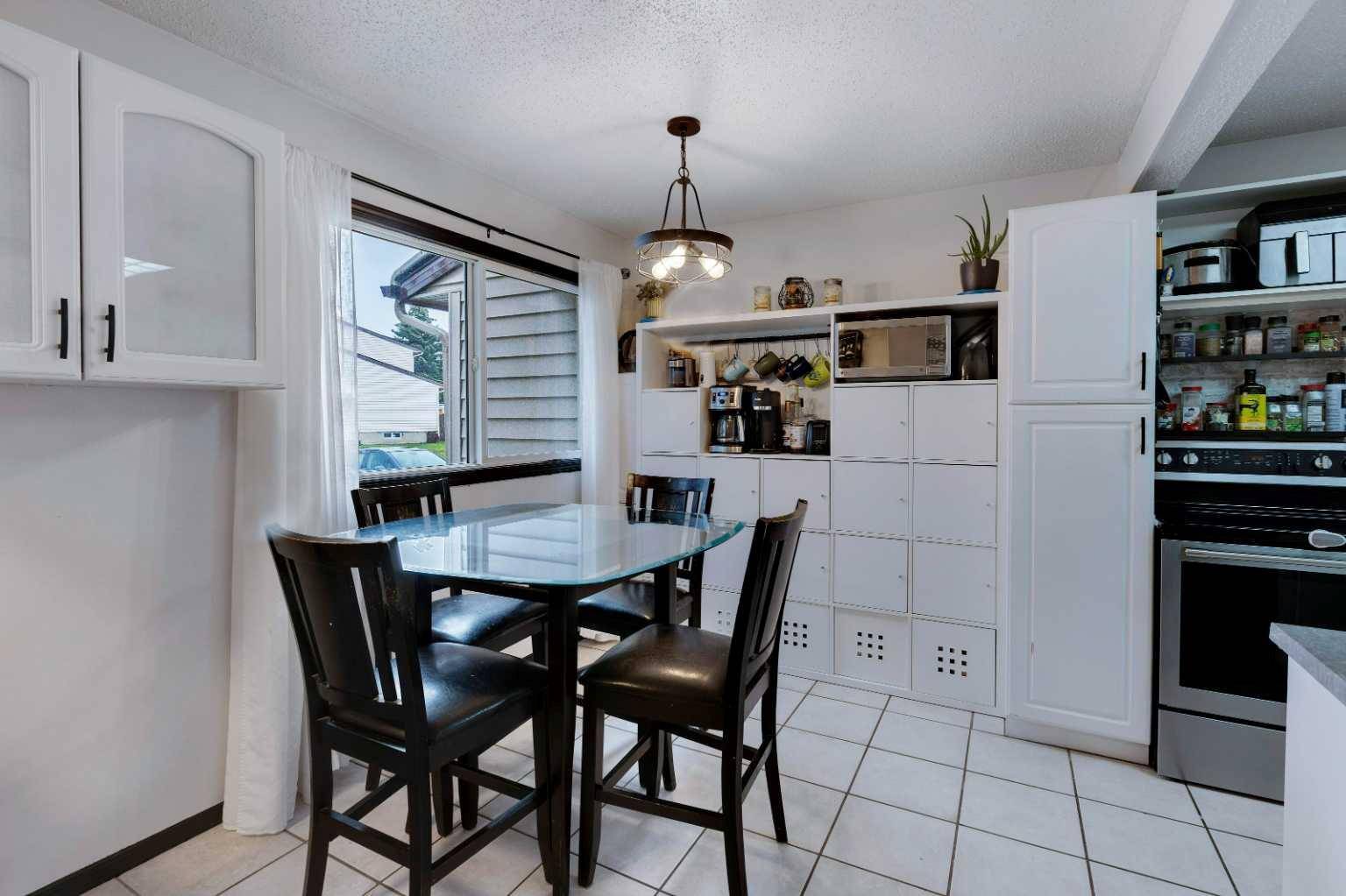 Calgary, AB T2A 5Z8,6100 4 AVE NE #25