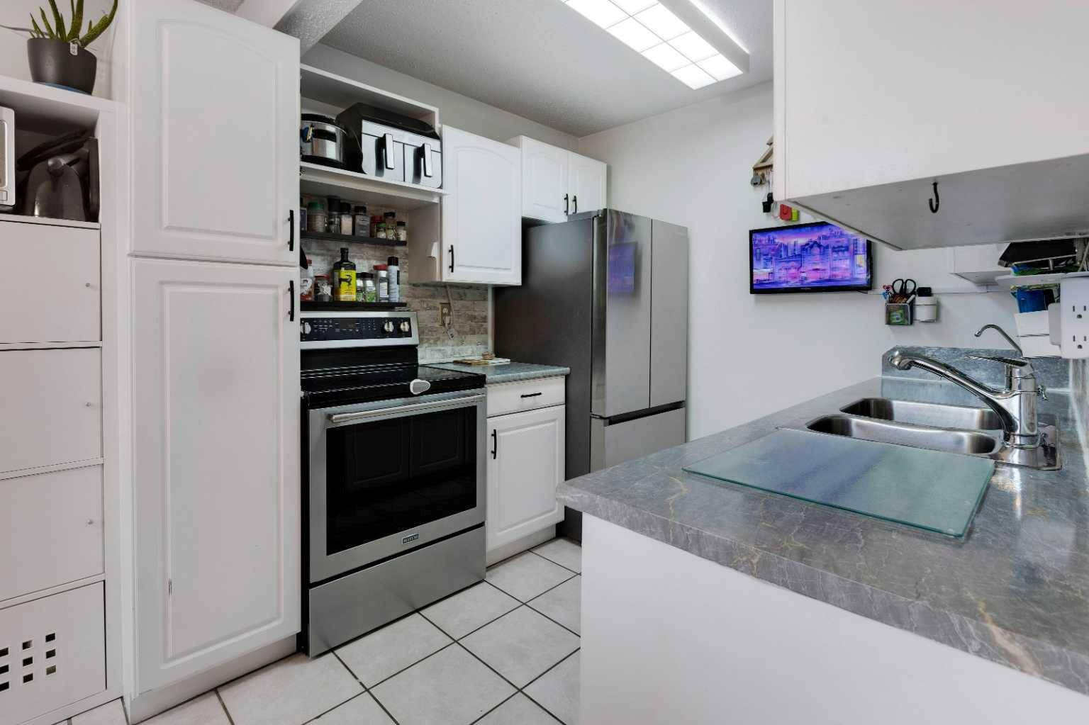 Calgary, AB T2A 5Z8,6100 4 AVE NE #25