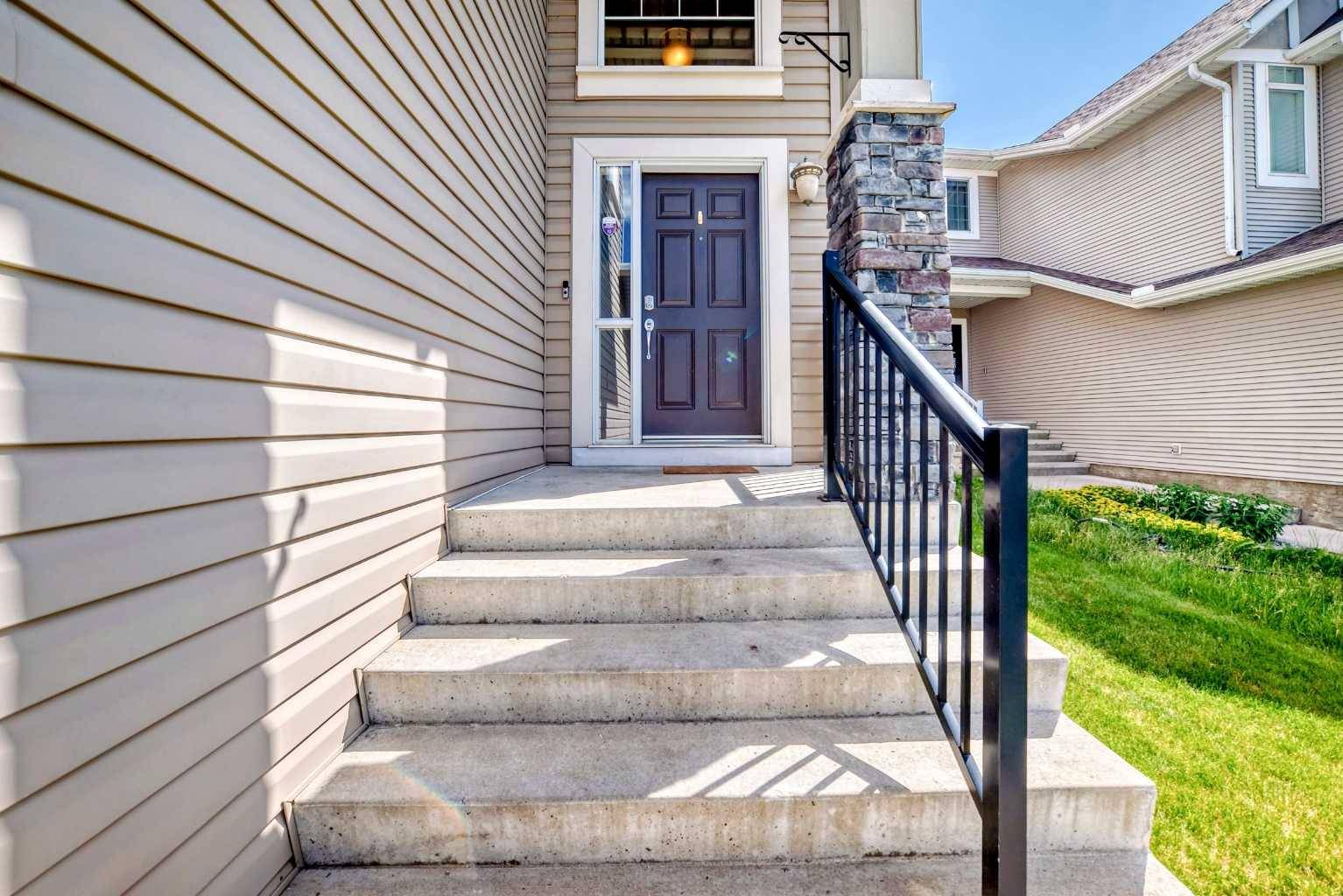 Calgary, AB T2Z 0E2,148 New Brighton LN SE