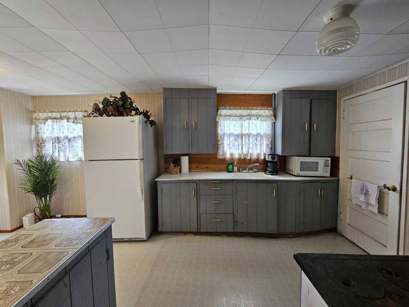 Sylvan Lake, AB T4S 1C1,5009 43 ST