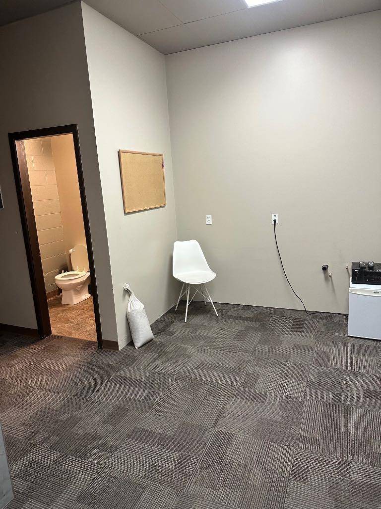 Lethbridge, AB T1J 0J3,1007 3 AVE S