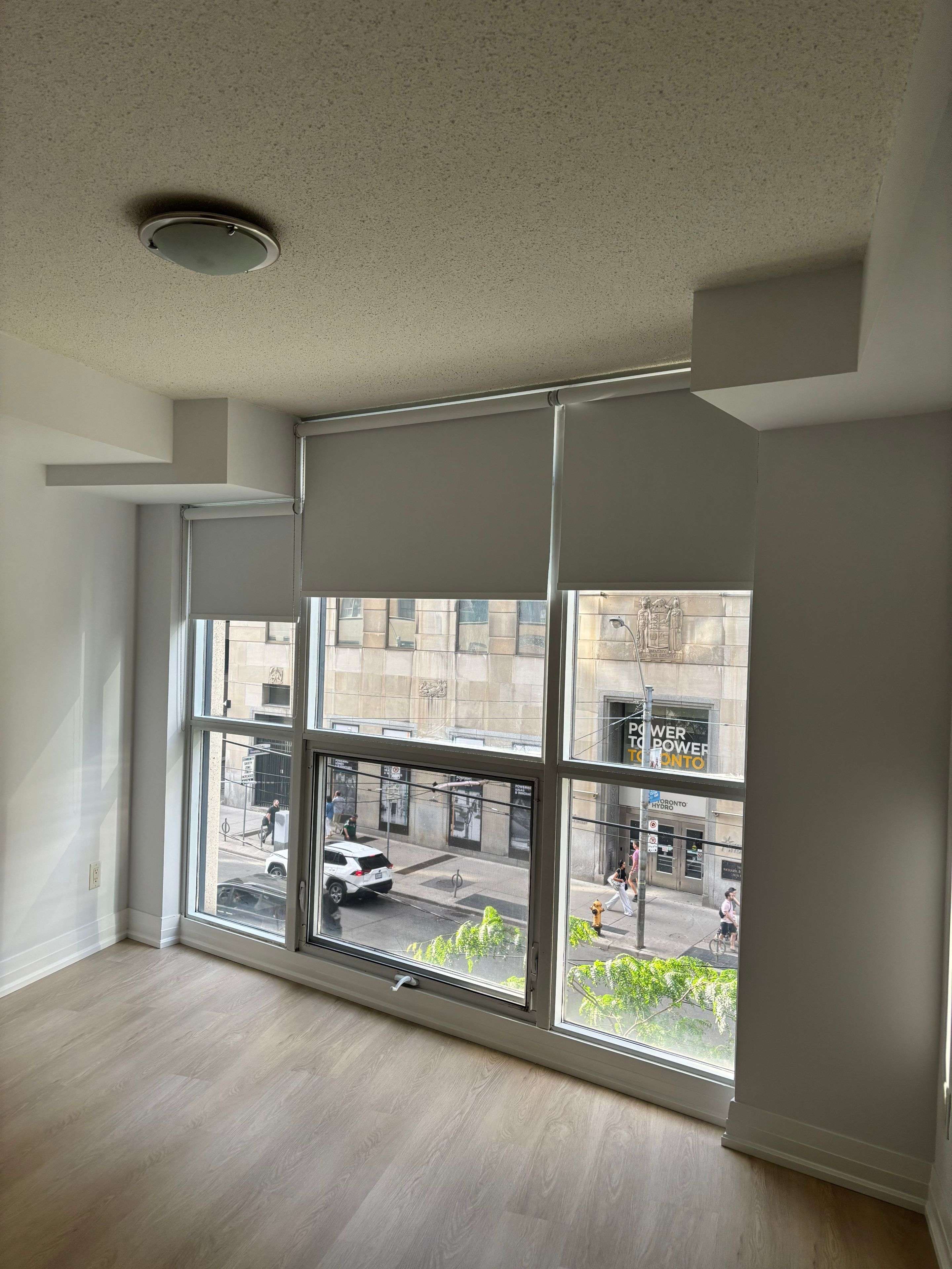 Toronto C08, ON M5B 1L3,21 Carlton ST #305