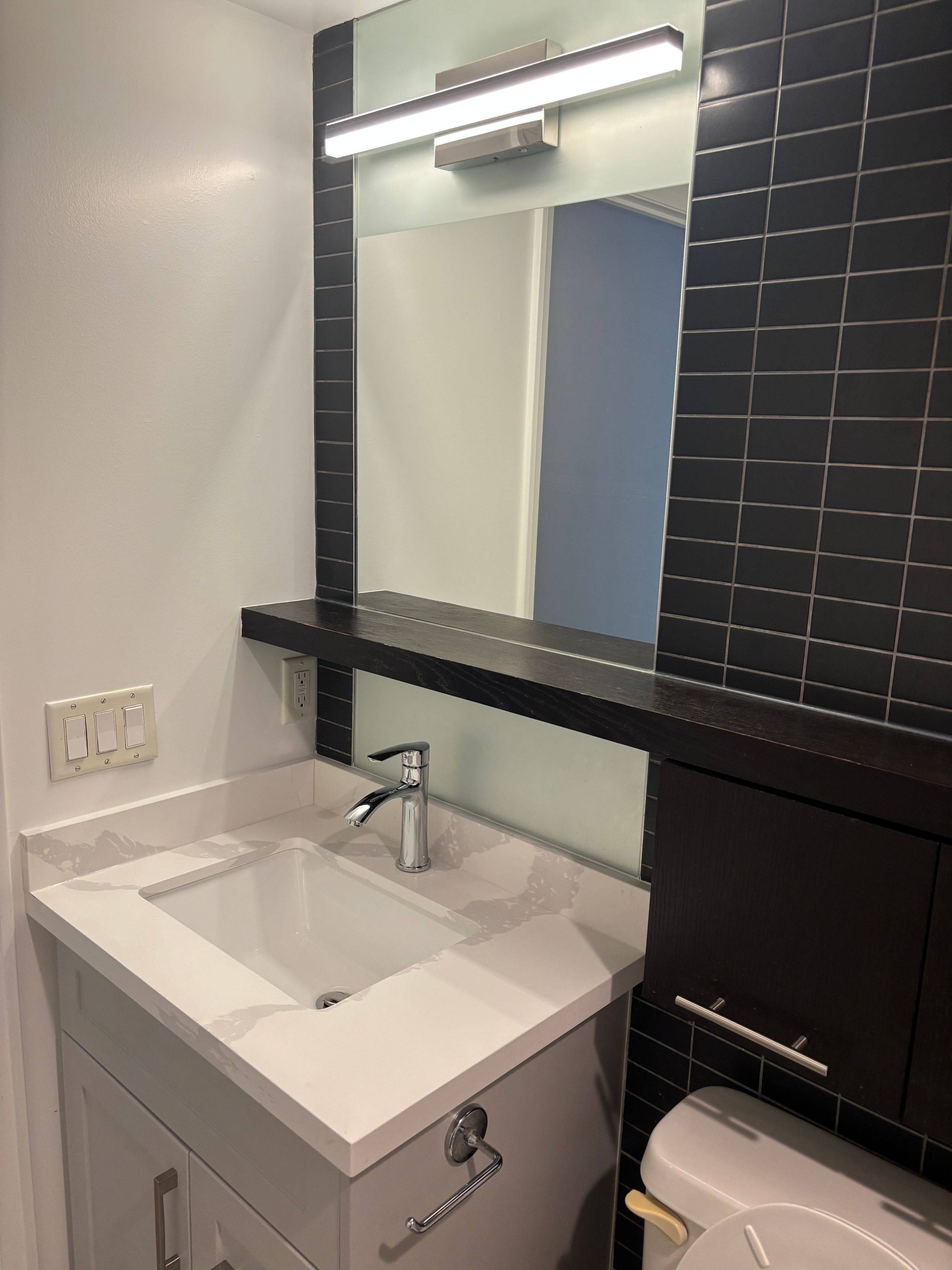 Toronto C08, ON M5B 1L3,21 Carlton ST #305