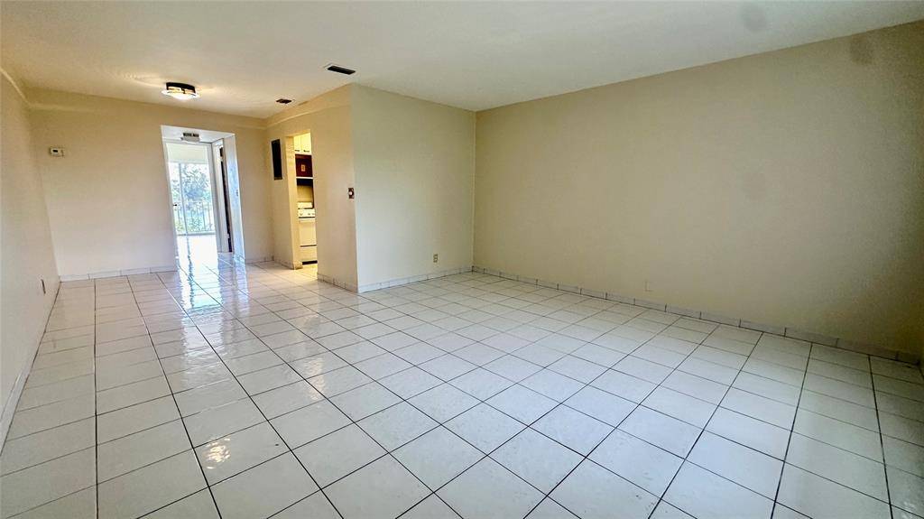 Deerfield Beach, FL 33064,1100 Crystal Lake Dr #210