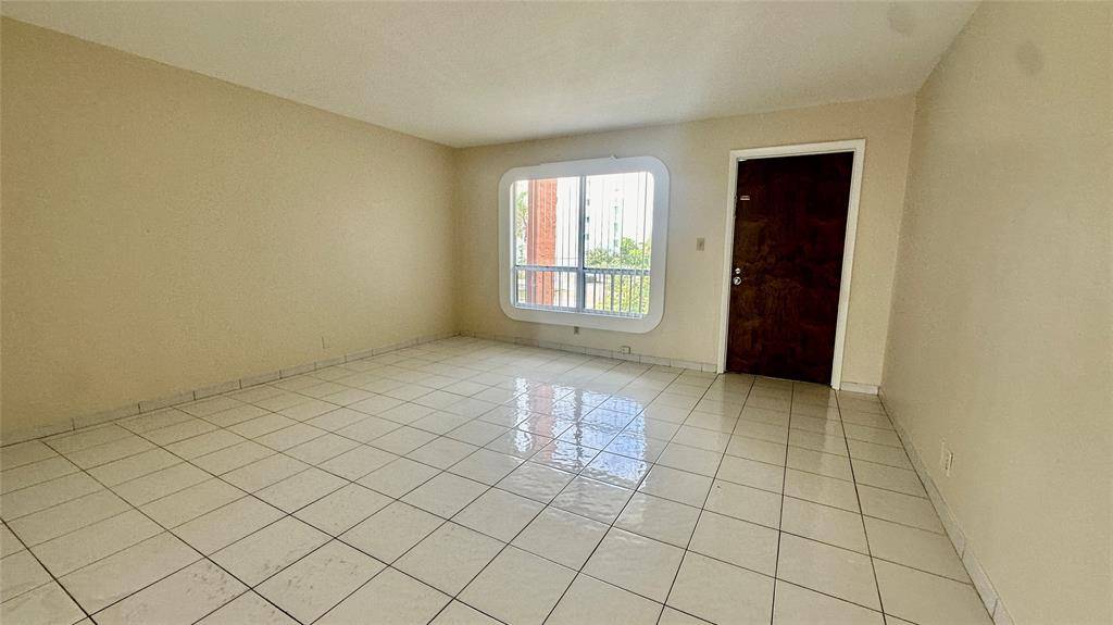 Deerfield Beach, FL 33064,1100 Crystal Lake Dr #210