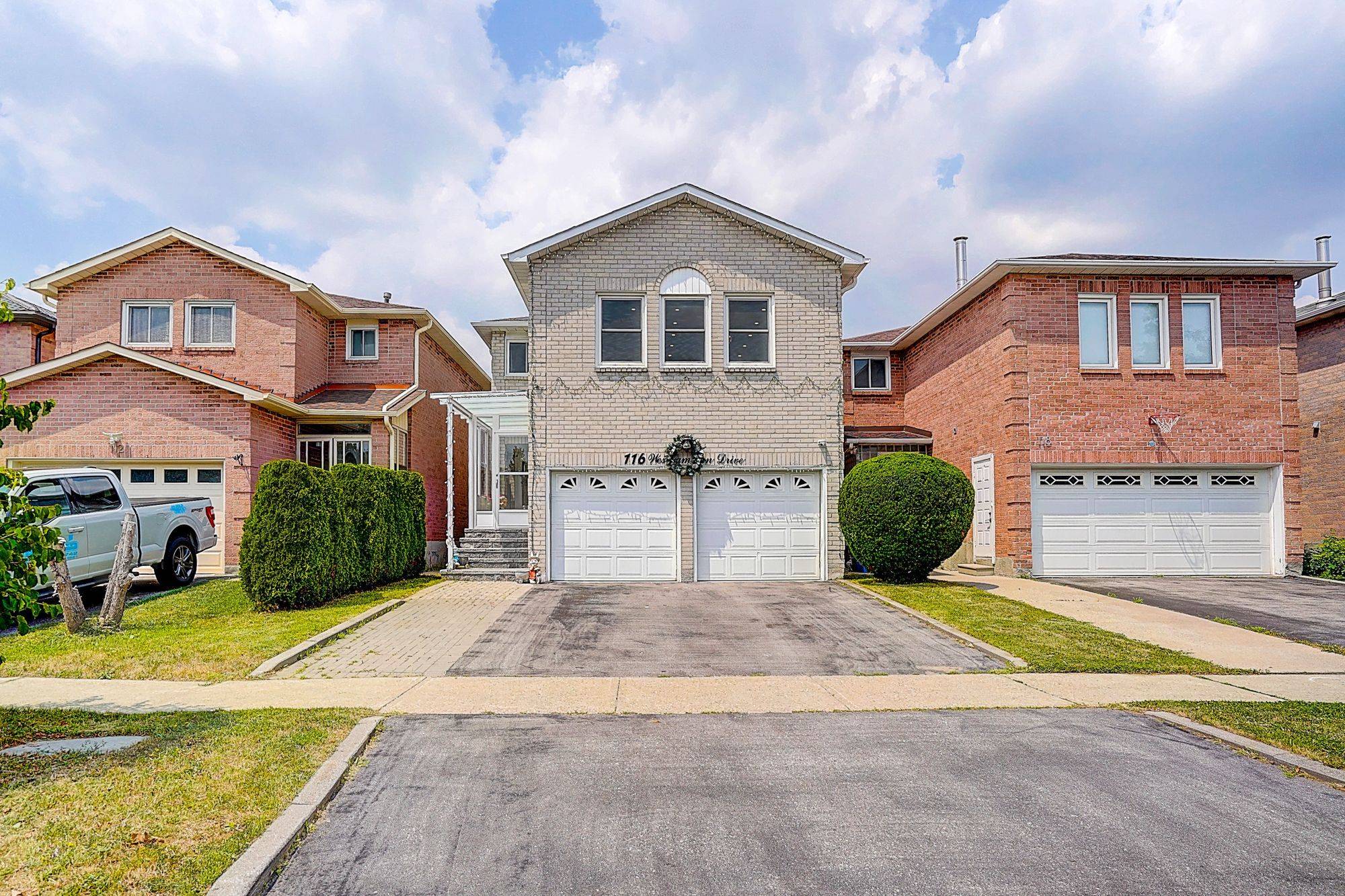 116 Westhampton DR, Vaughan, ON L4J 7J6
