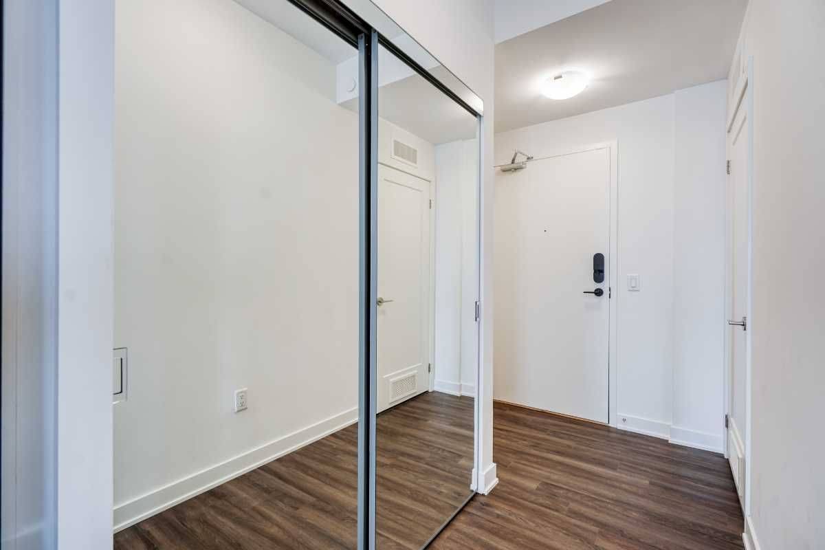 Richmond Hill, ON L4B 0H5,95 Oneida CRES #1610