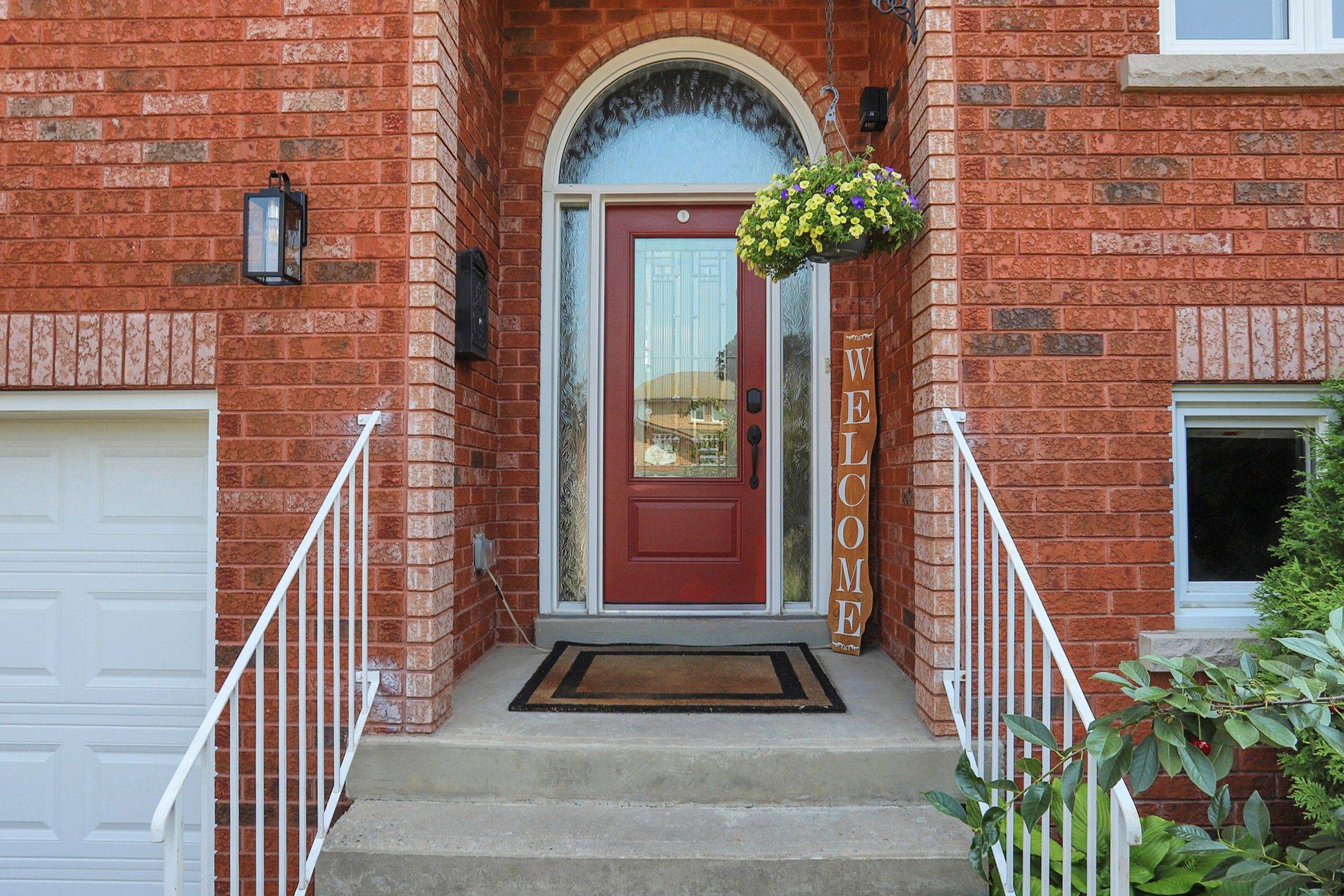 Bradford West Gwillimbury, ON L3Z 2X7,93 Compton CRES