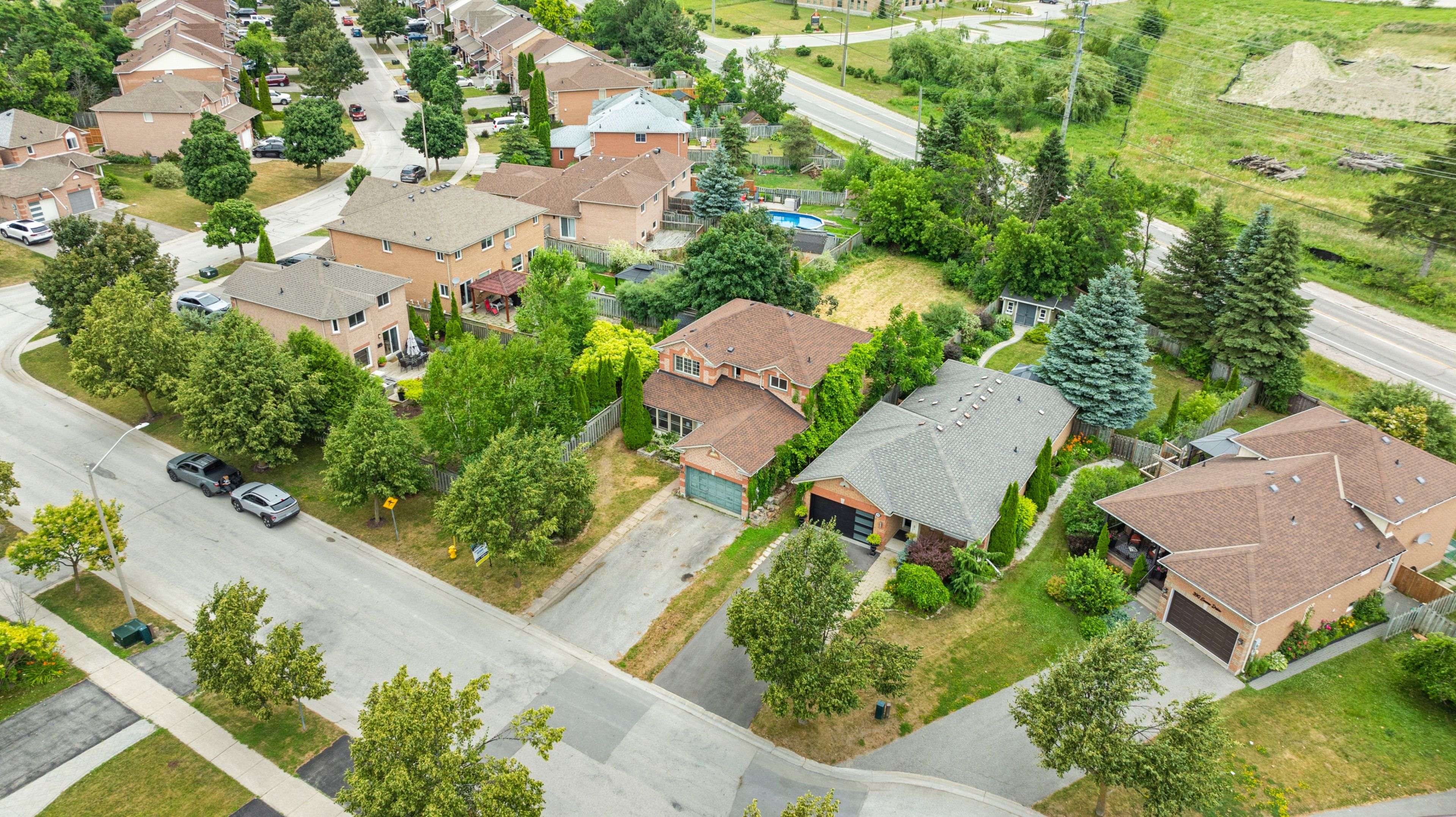 Barrie, ON L4N 8J3,386 Emms DR