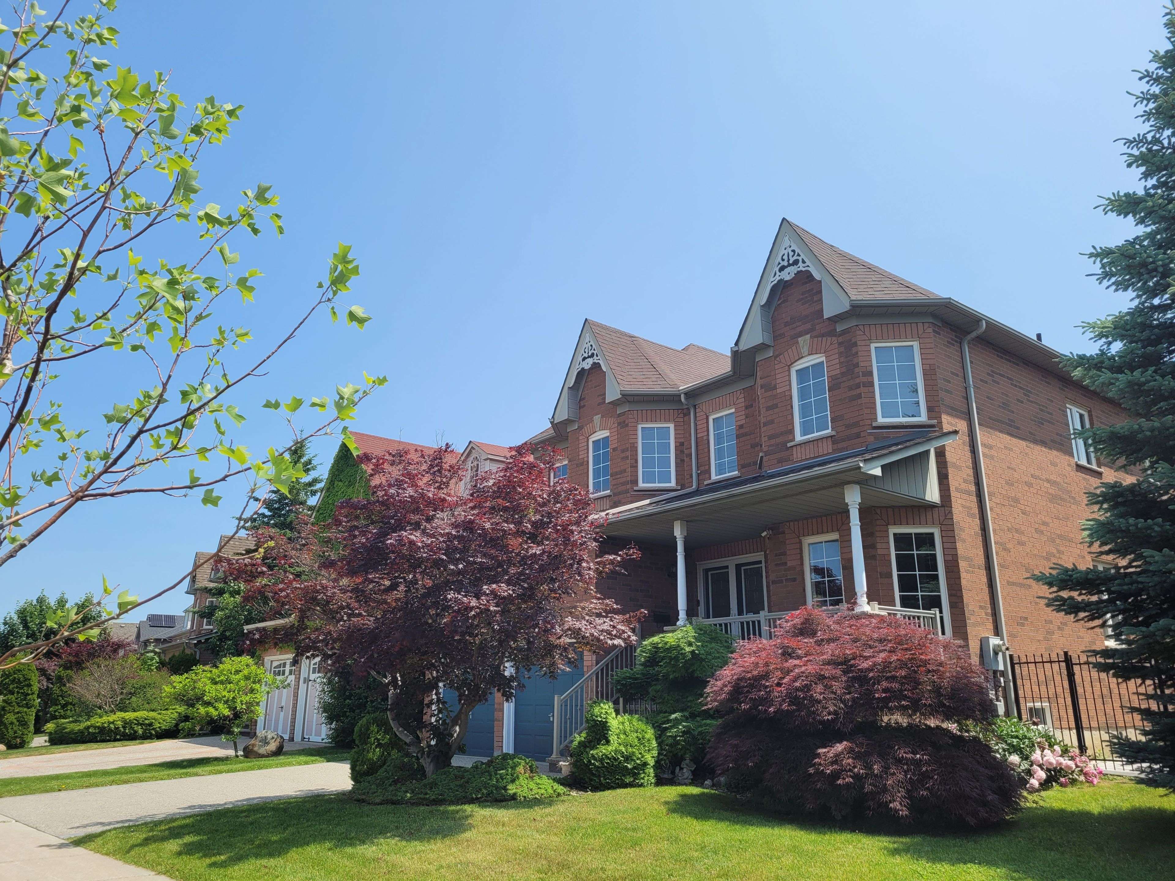 Mississauga, ON L5W 1B1,858 Silverthorn Mill AVE