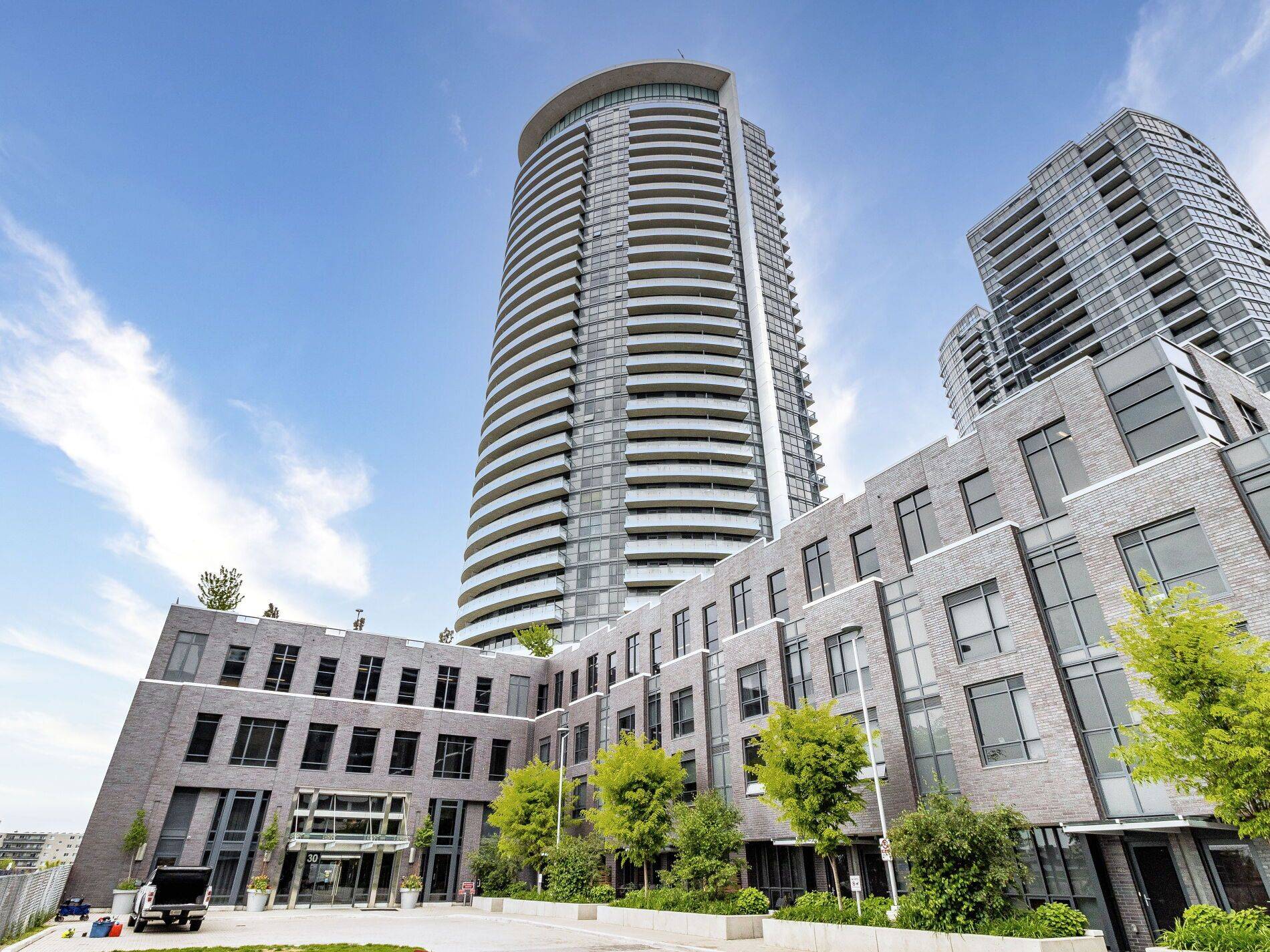 30 gibbs RD #2207, Toronto W08, ON M9B 0E4