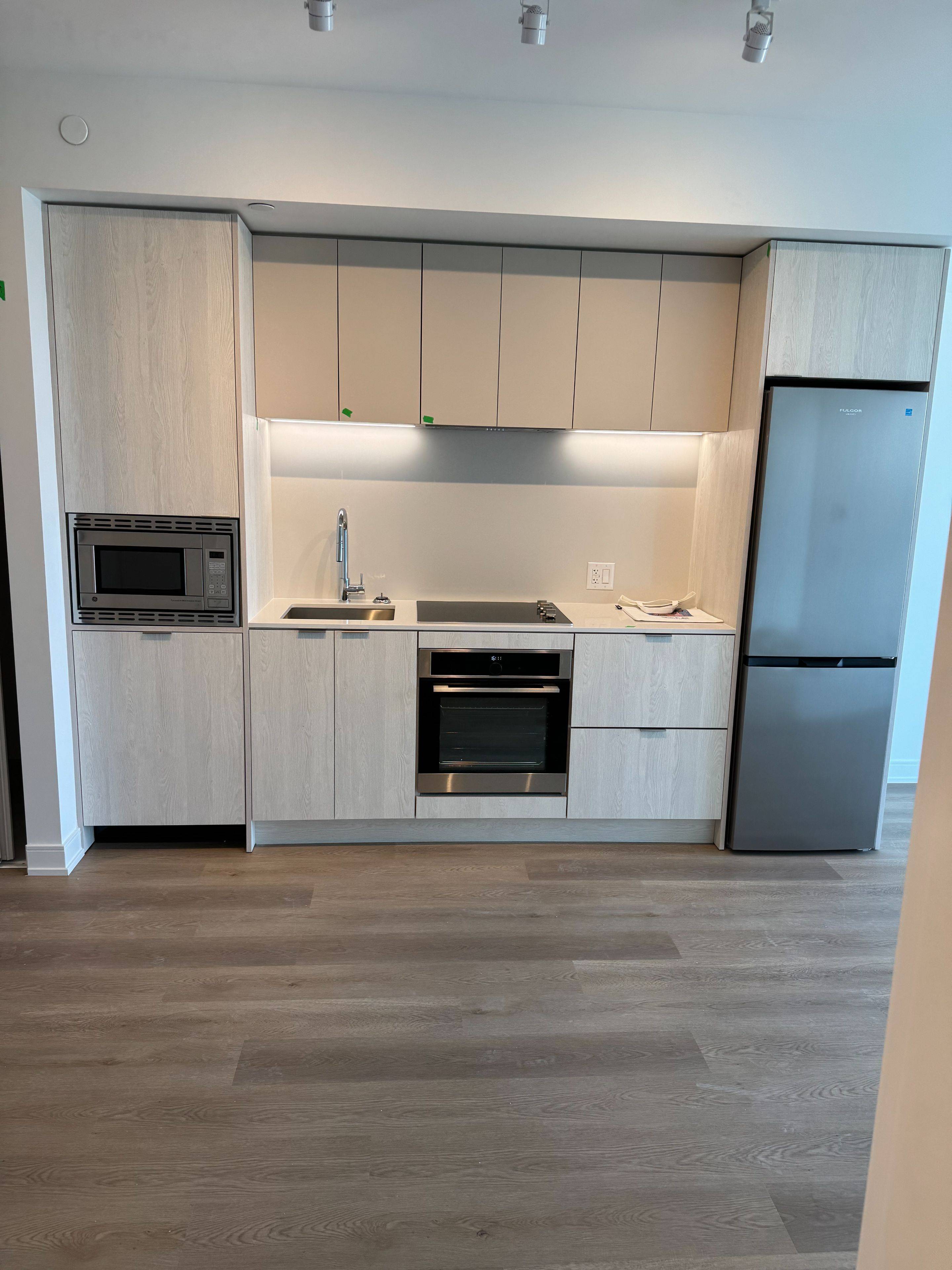 3009 Novar RD #1215, Mississauga, ON L5B 1H7
