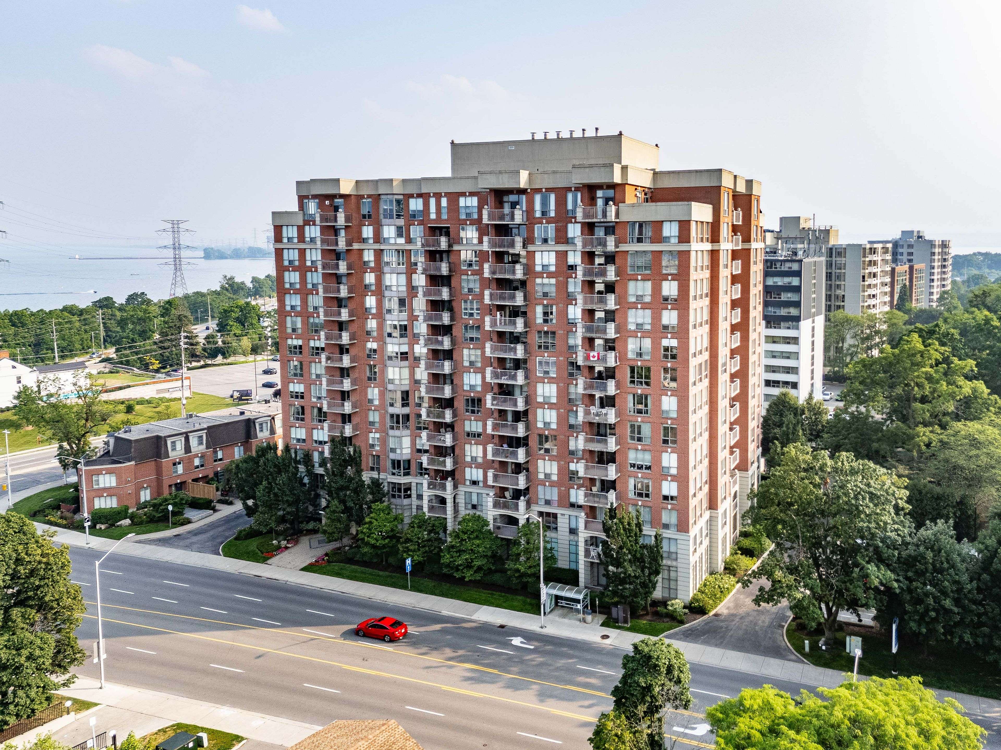 Burlington, ON L7S 2L7,442 Maple AVE #401