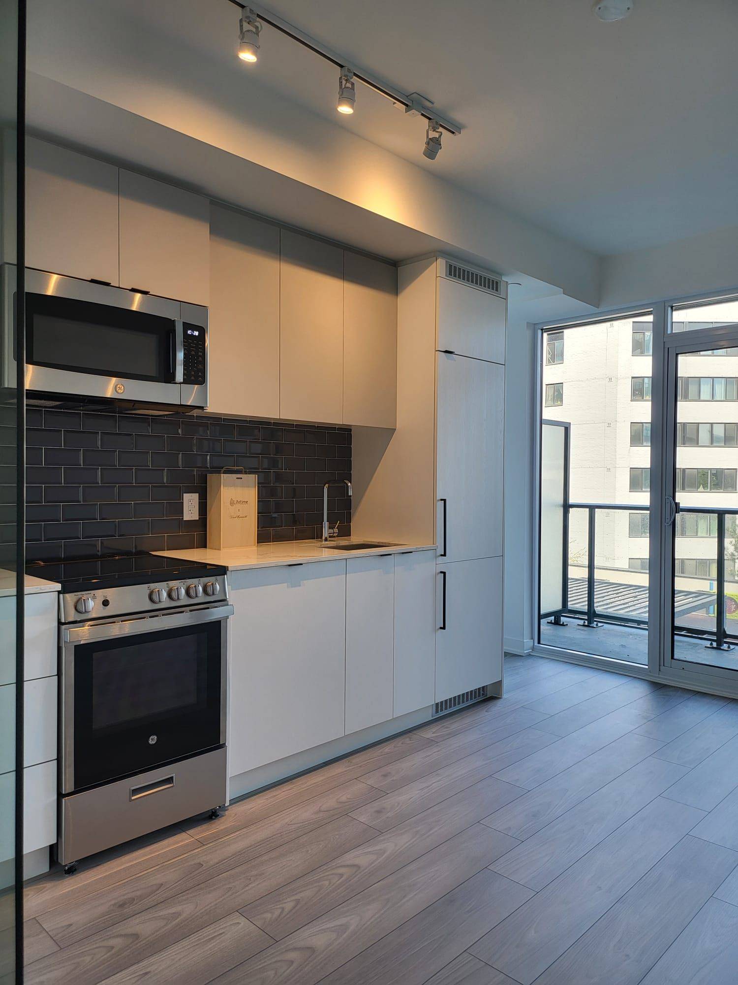 Toronto W01, ON M6K 0J2,285 Dufferin ST #304