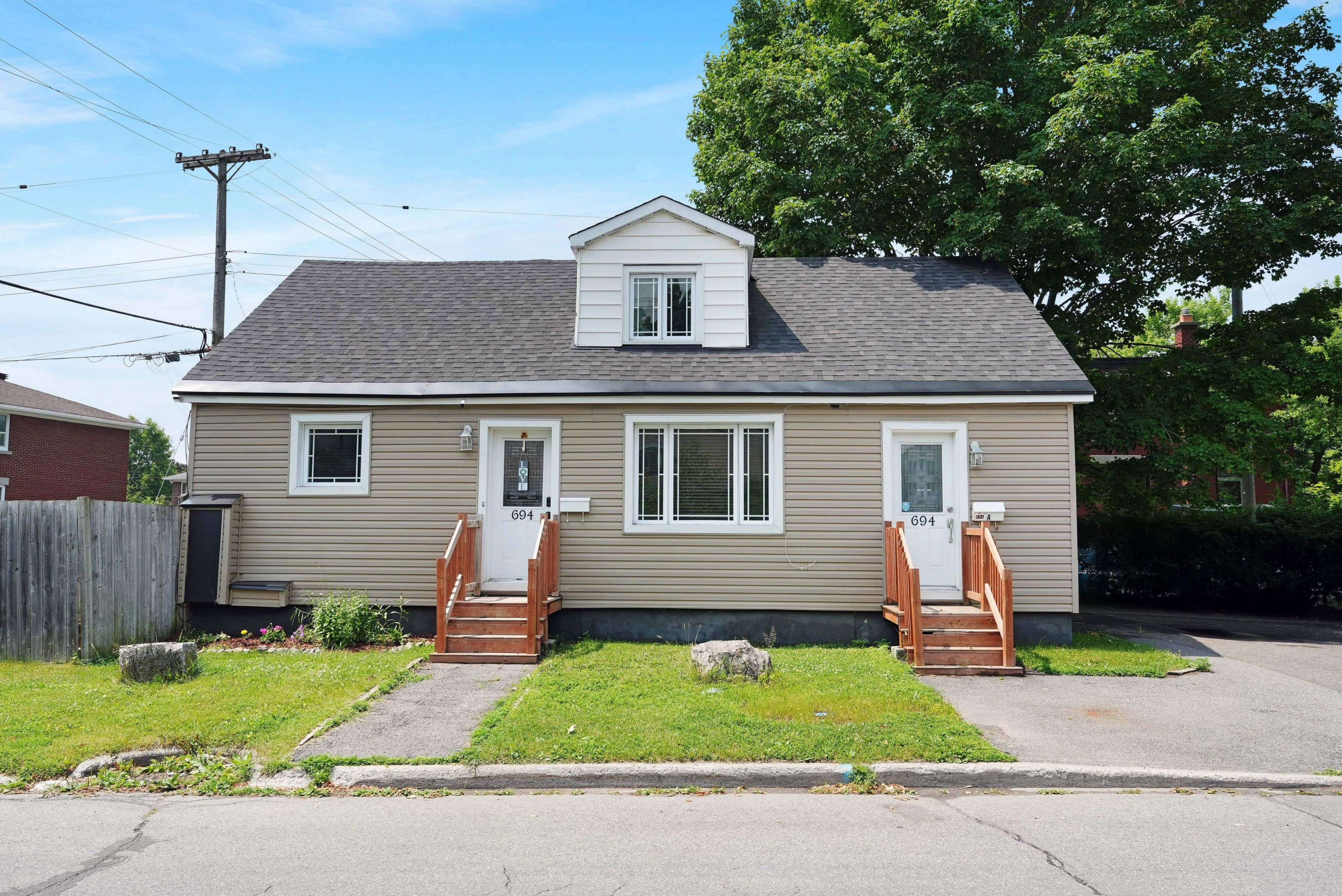 Overbrook - Castleheights And Area, ON K1K 3K2,694 De L'eglise ST