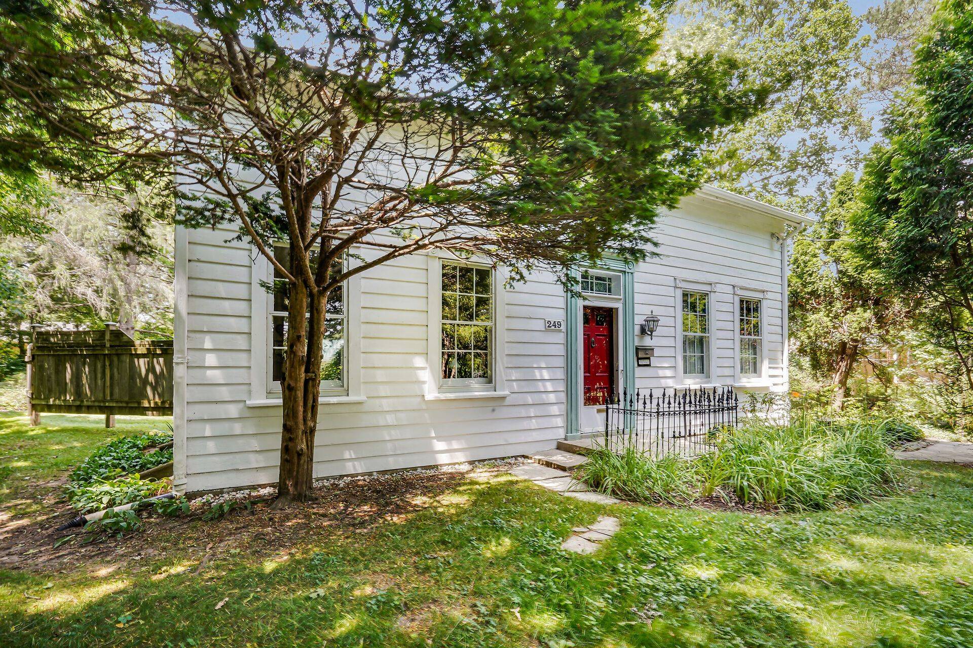 249 Halls Mill RD, London South, ON N6K 2L3